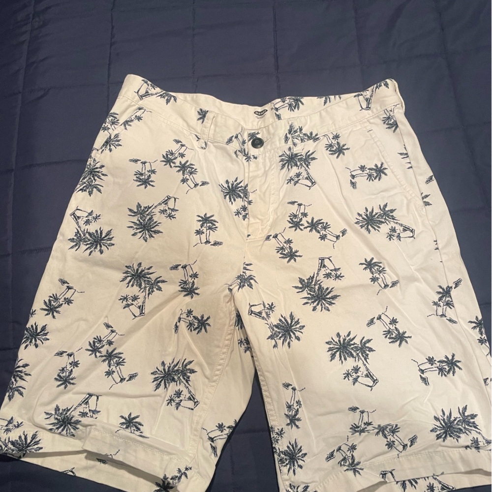 Men’s Hawaiian shorts